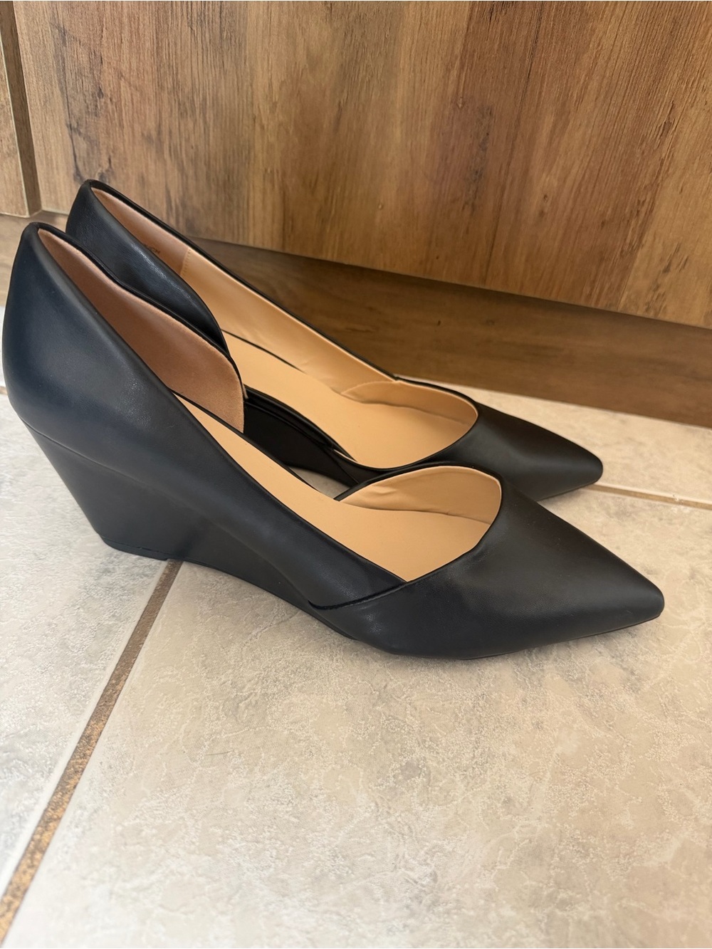 Kenneth Cole Reaction Black Pointed-Toe Wedge Pumps